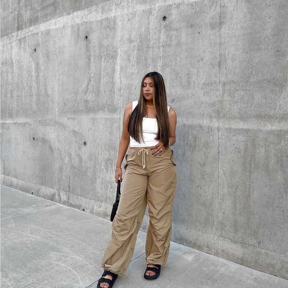 Women's Square Neck Sleeveless White Crop Tank Tops - Picture 4 of 5